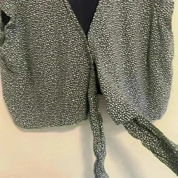 Abercrombie & Fitch Flutter Sleeve Crop Top - Picture 4 of 6